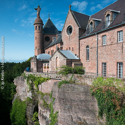 Le monastère du mont Sainte Odile remonte au Moyen Age. C'est le lieu de pèlerinage le plus fréquenté d'Alsace. 